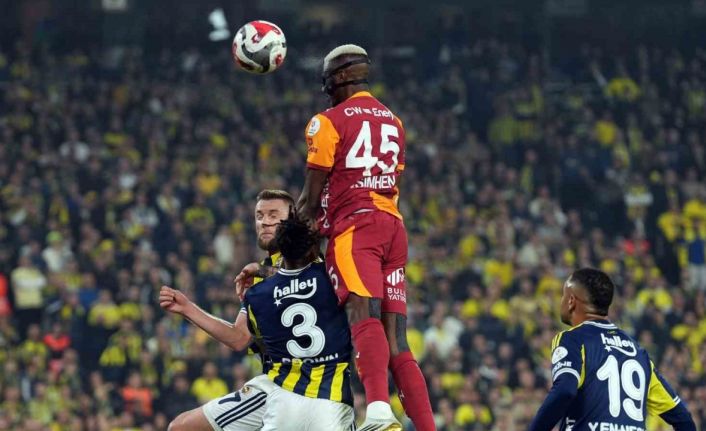 Trendyol Süper Lig: Fenerbahçe: 0 - Galatasaray: 1 (İlk yarı)