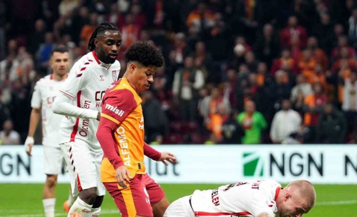 Trendyol Süper Lig: Galatasaray: 2 - Samsunspor: 0 (İlk yarı)