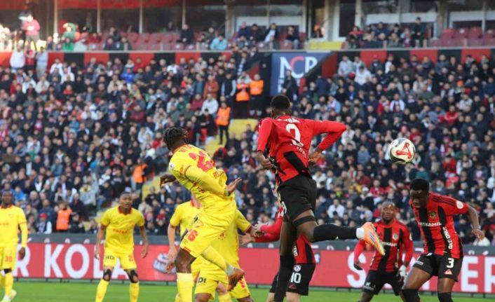 Trendyol Süper Lig: Gaziantep FK: 0 - Göztepe: 0 (İlk yarı)