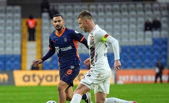 Trendyol Süper Lig: RAMS Başakşehir: 0 - Gaziantep FK: 0 (Maç devam ediyor)