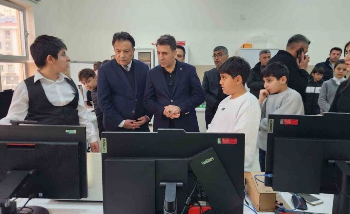 Tunceli’de Bilim ve Sanat Şenliği renkli görüntülere sahne oldu