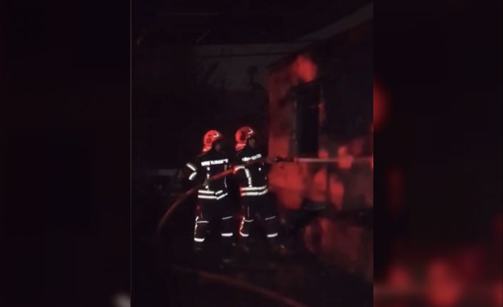 Tüplerin saklandığı ev alev aldı: Patlama anları kamerada