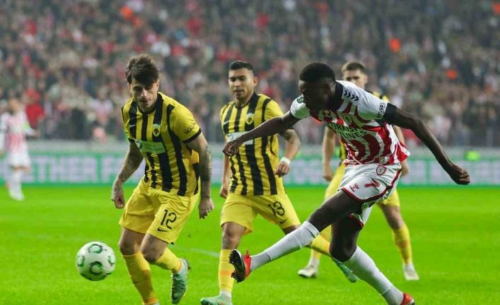 UEFA Konferans Ligi: Samsunspor: 1 - AEK Atina: 0 (İlk yarı)