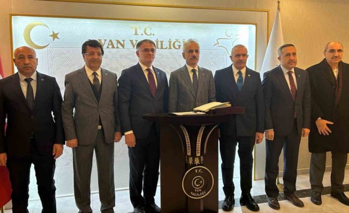 Ulaştırma ve Altyapı Bakanı Uraloğlu, Van’a geldi