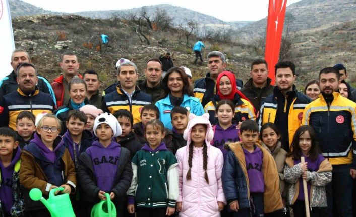 Uşak’ta Acil Sağlık Hizmetleri Haftası’nda fidanlar toprakla buluştu