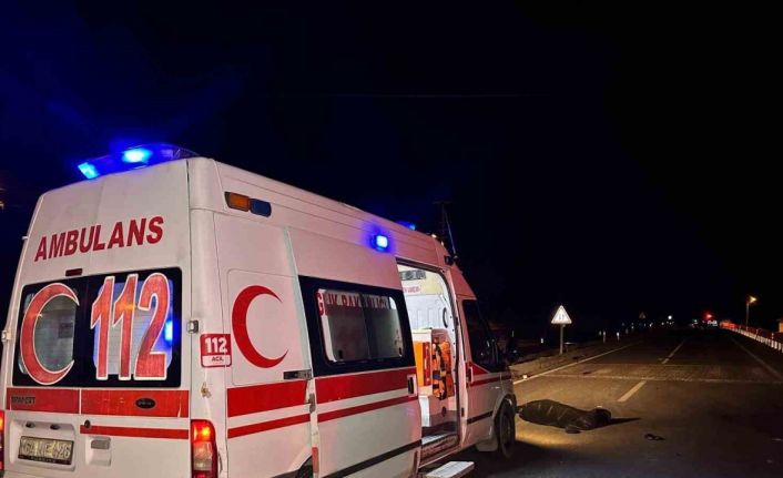 Uşak’ta feci kaza: Otomobilin çarptığı 3 kişi hayatını kaybetti