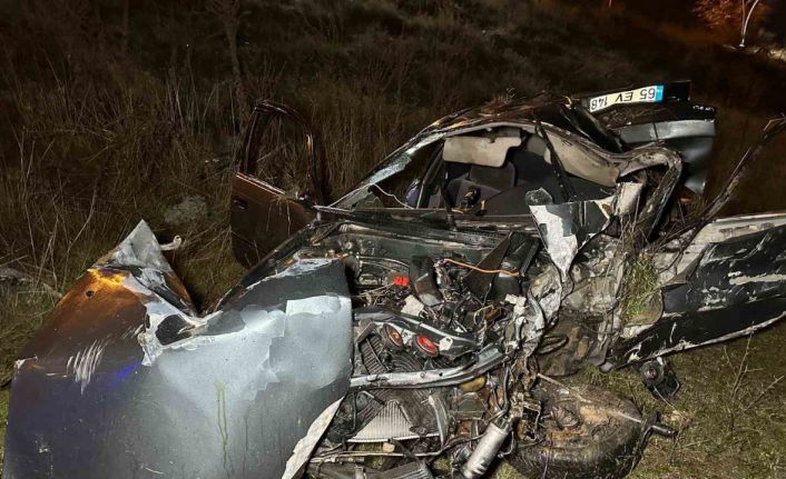 Uşak’ta otomobil şarampole devrildi: 2 ölü, 1 yaralı