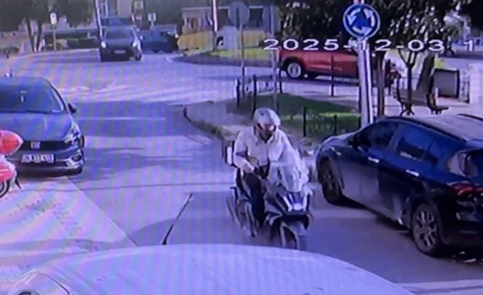 Üsküdar’da börekçiye dalan İETT otobüsünün o anları kamerada