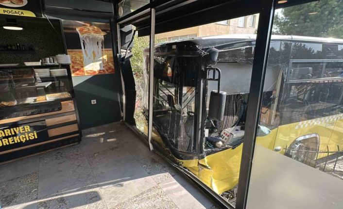 Üsküdar’da İETT otobüsü börekçiye daldı: 4 yaralı
