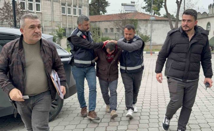 Üvey oğlunu bıçaklayarak öldürdü