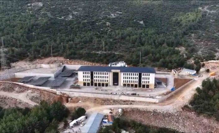 Vali Akbıyık, çevre dostu yeni binayı inceledi