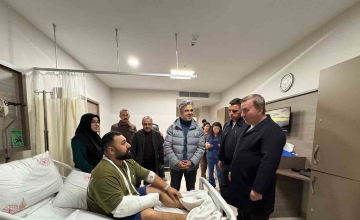 Vali Aydoğdu’dan hastalara moral ziyareti