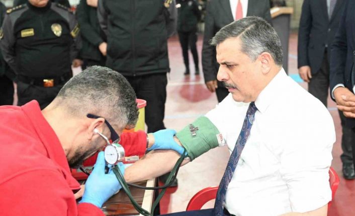 Vali Çiftçi 45’inci kez kan bağışında bulundu