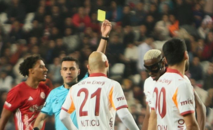 Victor Osimhen cezalı duruma düştü