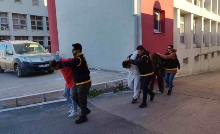 Vurup hastaneye götürdükleri genç öldü, kaçan katil ile arkadaşları yakalanıp tutuklandı