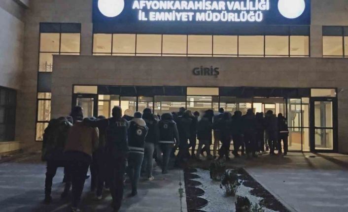 Yabancı uyruklu şahıslara operasyon: 9’u DEAŞ’lı 62 kişi sınır dışı edildi