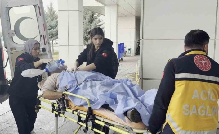 Yakınını kaza yerinde gören adam kalp krizi geçirdi