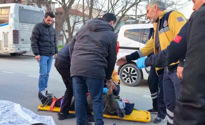 Yaralı motosiklet sürücüsü yaralı annesinin elini tutup moral verdi