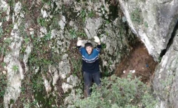 Yaşam için son çığlığı 4’üncü gün duyuldu: Dağın zirvesinde mahsur kalan genç için ekipler seferber oldu