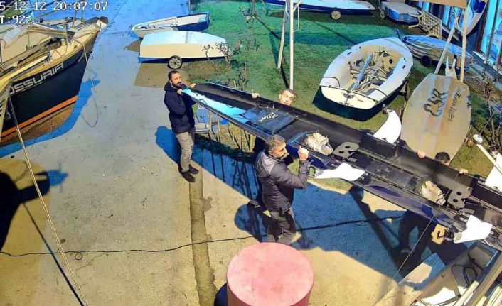 Yelken kulübüne kaçak tekne operasyonu