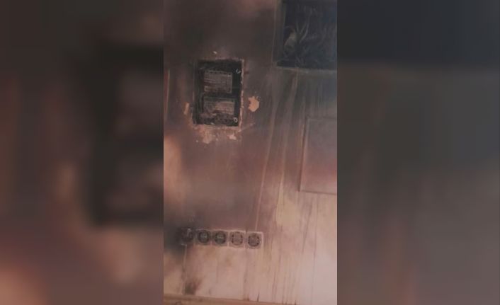 Yıldırım düşen camide başlayan yangın ucuz atlatıldı