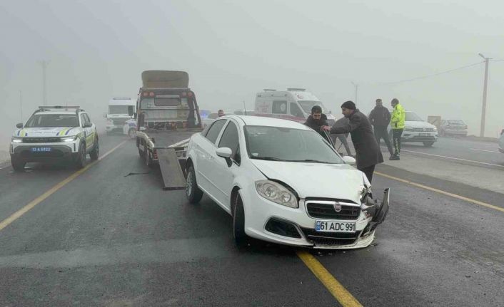 Yoğun sis Tatvan’da zincirleme kazaya neden oldu
