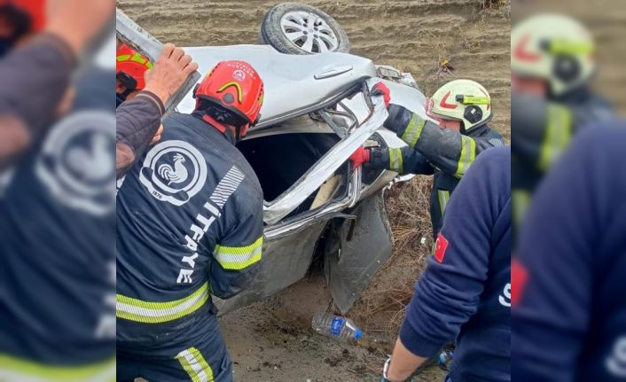 Yoldan çıkan otomobil takla attı; 2 yaralı