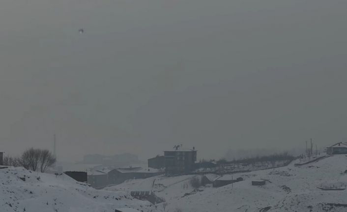 Yüksekova’da yoğun sis uçak seferlerini durdurdu