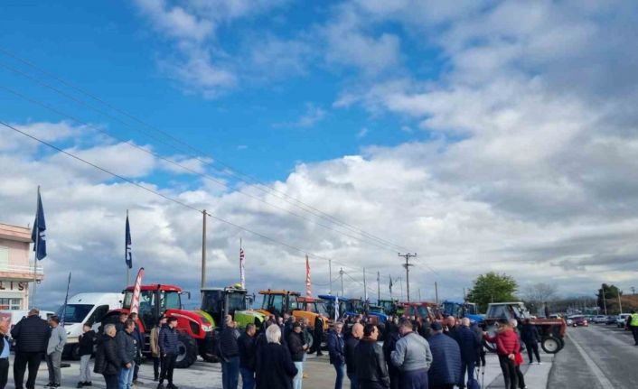 Yunanistan’da çiftçiler yol kapattı, polisle gerilim arttı