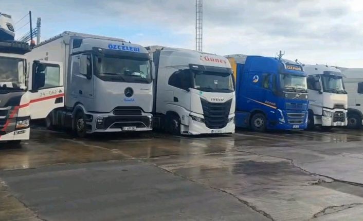 Yunanistan’daki çiftçi grevi sınır kapılarını felç etti: İpsala ve Kipi’de tır geçişleri durdu