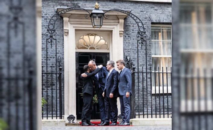 Zelenskiy: "Londra’daki görüşmeler verimli geçti ve barış yönünde küçük bir ilerleme var"