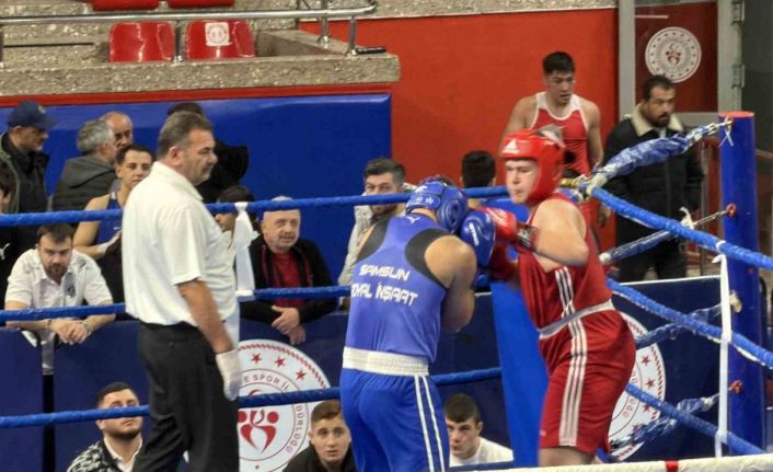 160 boksör ringe çıktı, Buse Naz Çakıroğlu sporculara destek verdi
