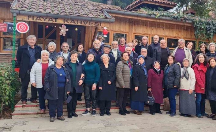 45 yıl önce aynı sırada oturan arkadaşlar kahvaltı sofrasında bir araya geldi