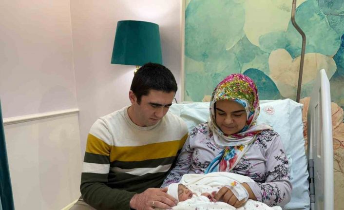 8 yıllık evlat hasreti yılbaşında son buldu: Tunceli’de 2026’nın ilk bebeği "Sahra" dünyaya gözlerini açtı