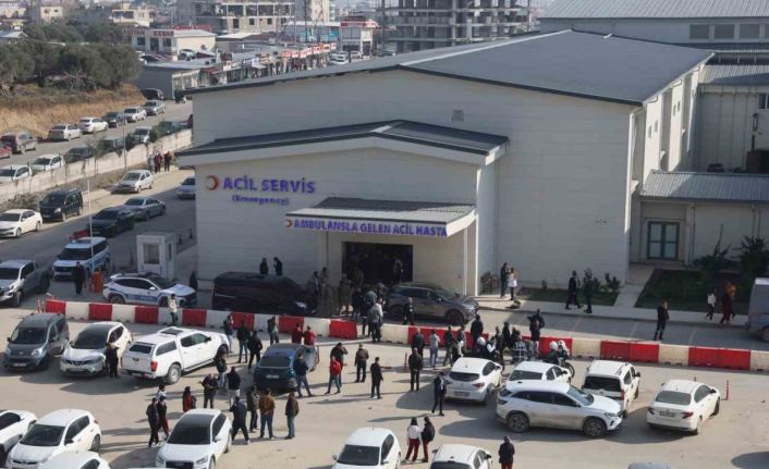 Akli dengesi bozuk şahsın ‘canlı bombayım’ demesi üzerine hastanede panik yaşandı