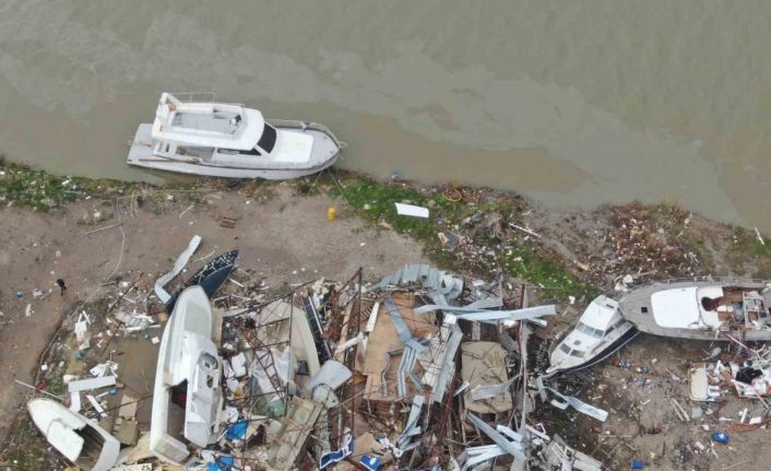 Aksu’da sel ve hortum felaketi: Milyonluk tekneler parçalandı, 700 dönüm alanda seralar sular altında kaldı