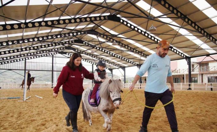 Aliapark Atla Terapi ve Hipoterapi Merkezi yeni yüzüyle hizmete açıldı