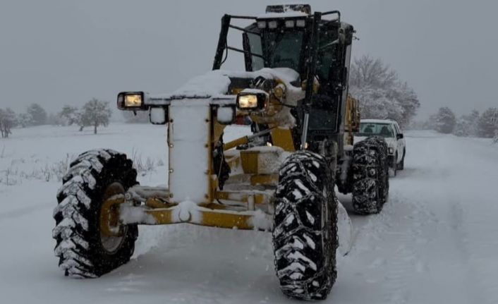 Amasya’da kardan kapalı köy yolu kalmadı: 180 köy yolu ulaşıma açıldı