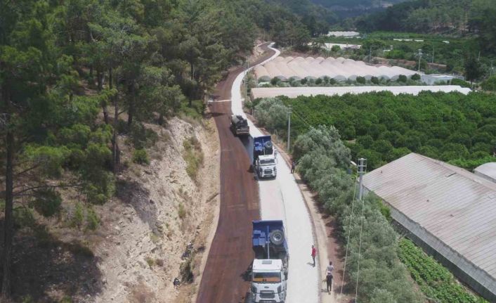 Antalya Büyükşehir’den kırsal mahalle yollarına 759 milyar 505 milyon TL’lik yatırım