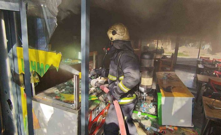 Antalya’da işyerini kendini kilitleyip yangın çıkaran pideci, camları kırıp içeriye giren itfaiye ekiplerince baygın bulundu