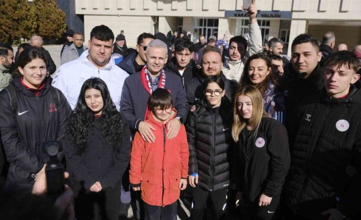 Ardahan’a atanan Vali Mehmet Fatih Çiçekli’yi uğurlama töreninde duygu dolu anlar