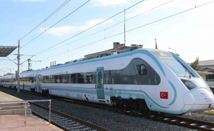 Bakan Uraloğlu: "2025 yılında farklı türlerde toplam 801 vagonun üretimini tamamlayarak yeni bir rekora imza attık"