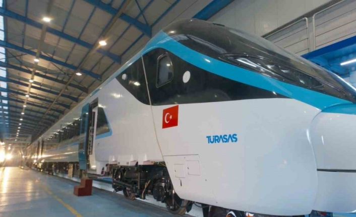 Bakan Uraloğlu: "Milli Elektrikli Hızlı Trenimizi 2026 yılı içerisinde raylara indirerek test sürecini başlatacağız"
