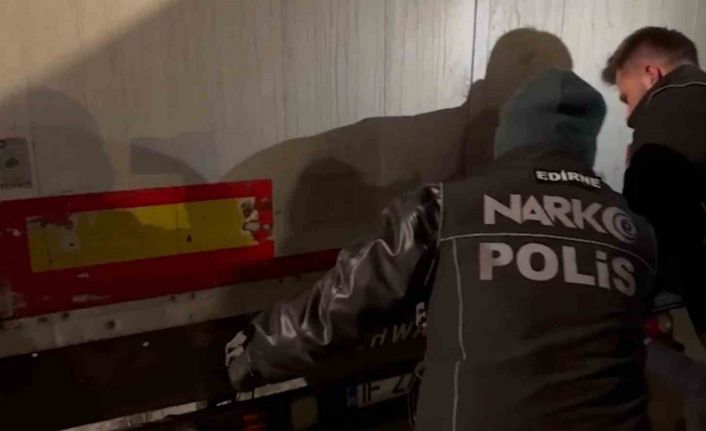 Bakan Yerlikaya: "220,7 kilogram kokain ve 69 kilogram skunk ele geçirildi"