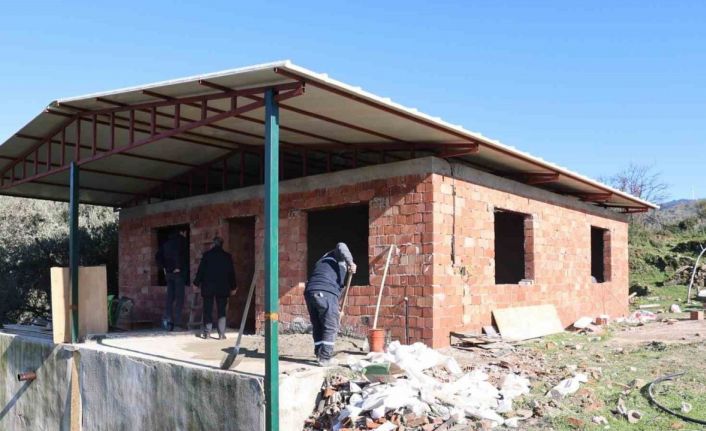 Başkan Arıcı talimat verdi, yangında zarar gören evin tadilatı başladı