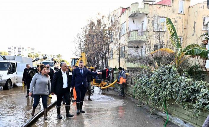 Başkan Uysal: "Yoğun yağış bazı teknik aksaklıklarla birleşince sel ve su baskınlarına neden oldu"