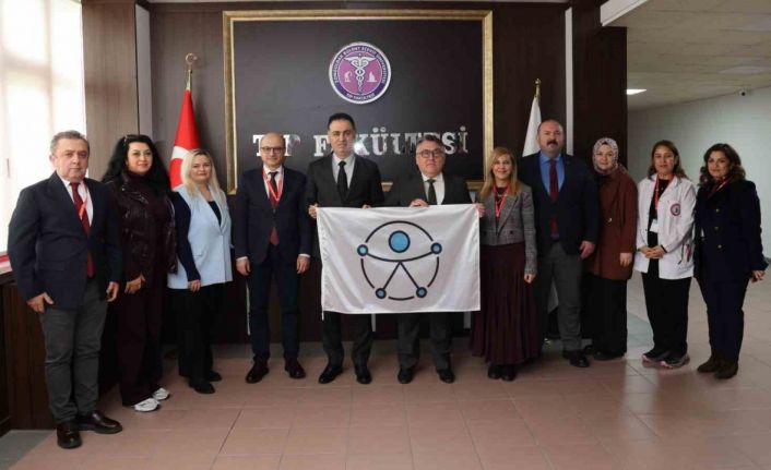 BEUN Tıp Fakültesine "Erişilebilirlik Belgesi" ve "Erişilebilirlik Logolu Bayrak" takdim edildi