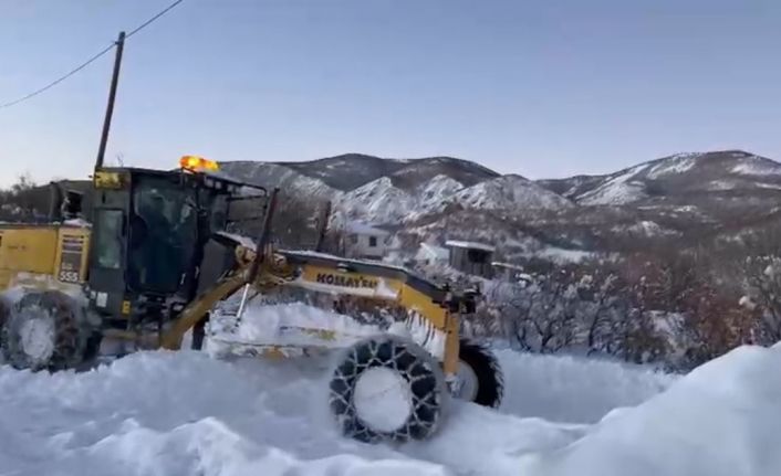 Bingöl’de kapalı köy yollarının büyük bölümü ulaşıma açıldı: 24 köy yolunda çalışmalar sürüyor