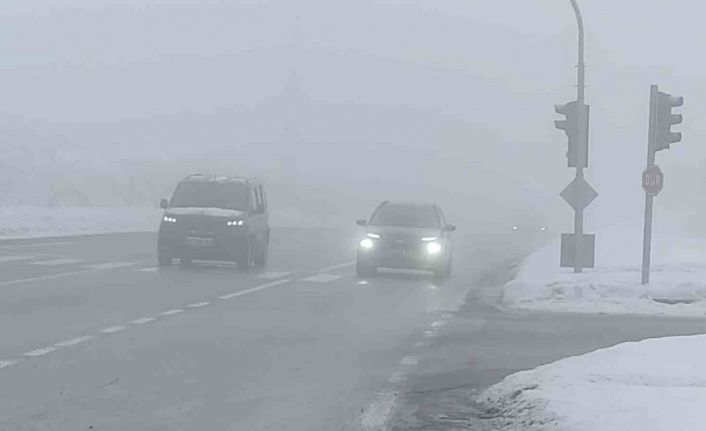 Bingöl’de yoğun sis görüş mesafesini düşürdü: Sürücüler zor anlar yaşadı