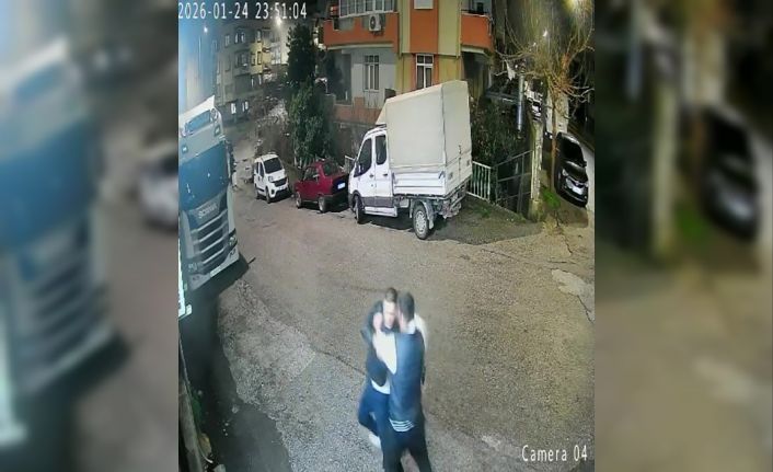 Birlikte alkol alırken tartıştığı arkadaşını ayrıldıktan sonra çağırıp bıçakla ağır yaraladı